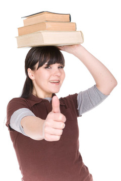 拿著書的女人