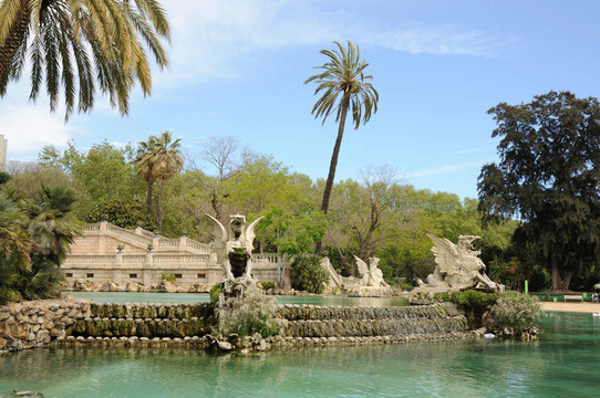城堡公園在巴塞羅那；西班牙