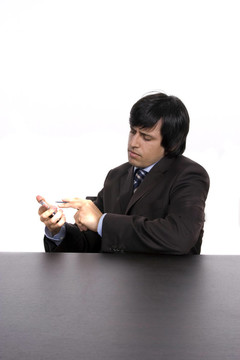 年輕的商人；使用PDA