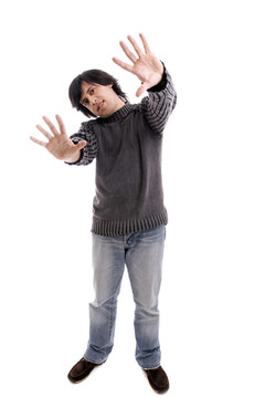 年輕休閑男子擺姿勢