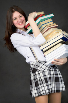 書的女生承載樁