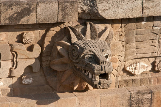 古神（Jaguar）在Teotihuacan墨西哥金字塔圖像；