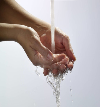 水濺起