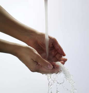 水濺起