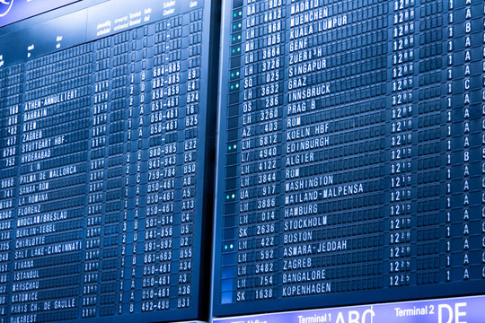 在機場進行排板