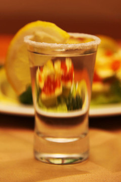 龍舌蘭酒和魚(yú)子醬