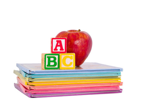 ABC積木和蘋果在兒童書籍上的應(yīng)用