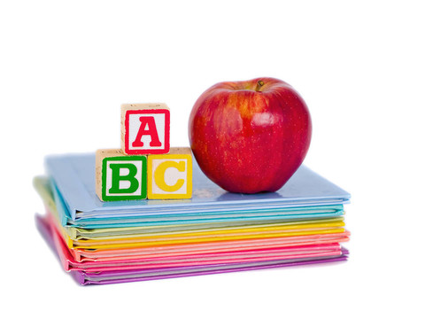 ABC積木和蘋果在兒童書籍上的應(yīng)用