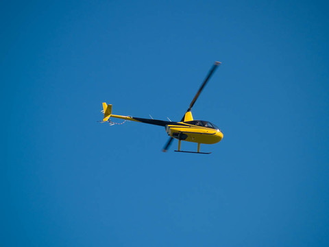 空中小型私人直升機(jī)