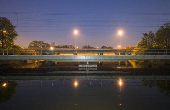 夜間鐵路橋