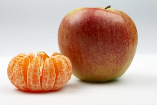 橙色的Tangerine夜店和紅蘋果