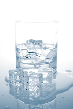 冰塊礦泉水