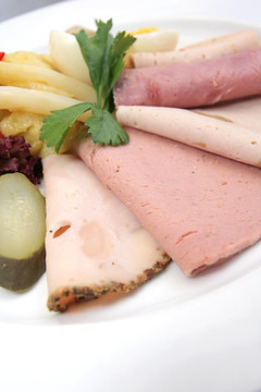 冷肉配土豆沙拉