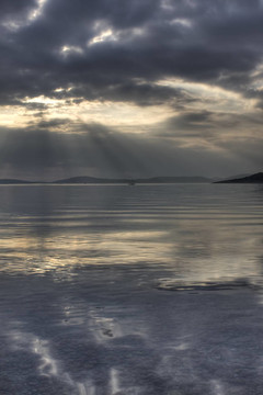 平靜的海上，HDR