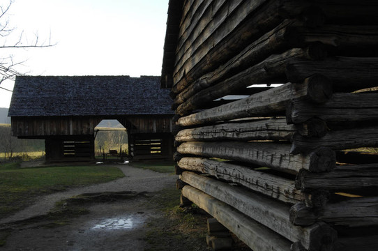 外屋；Cades Cove