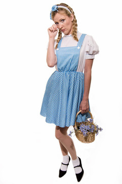 穿小女孩服裝的女人