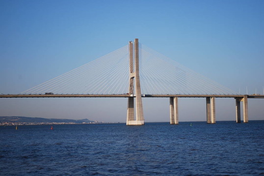 達(dá)伽馬大橋塔霍河在Lisbon