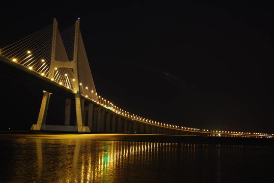 達(dá)伽馬大橋塔霍河在Lisbon