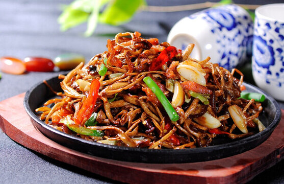 茶樹菇炒炭燒肉
