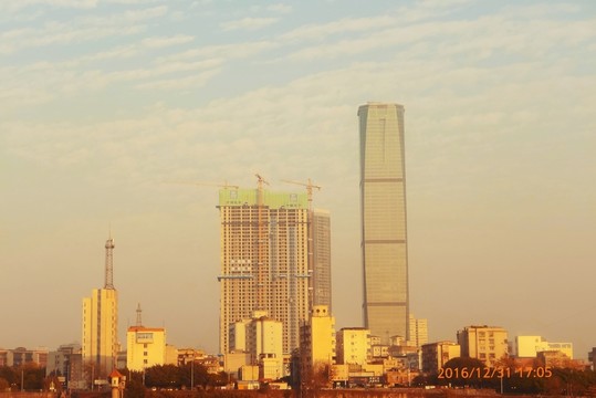 霧霾都市晚霞柳州