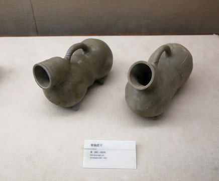 青釉虎子 晉