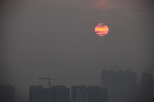 霧霾中的太陽(yáng)
