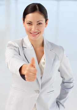 自信和有吸引力的busineswoman陽(yáng)性