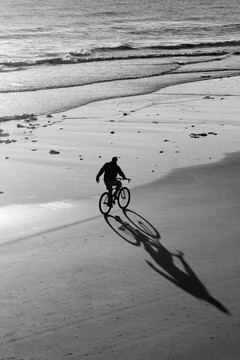 在Beach騎自行車