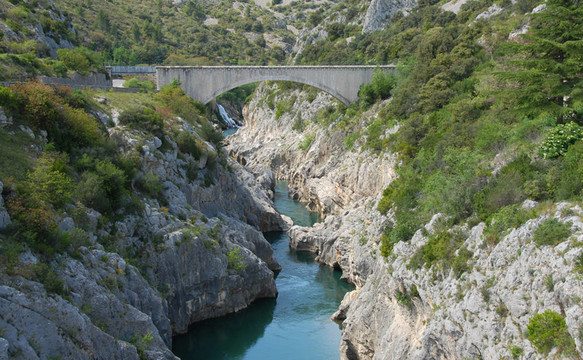 杜邦禁用；Herault