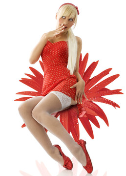 金發(fā)美女在紅