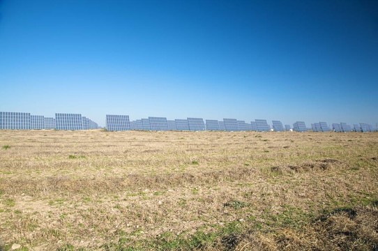 多個太陽能電池板
