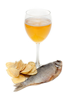 杯啤酒；魚和土豆片