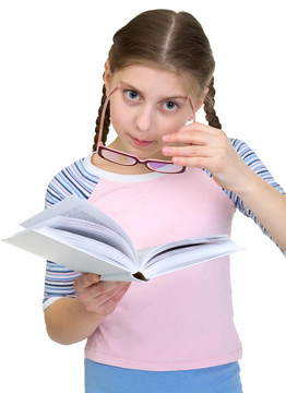 戴眼鏡的女生和書