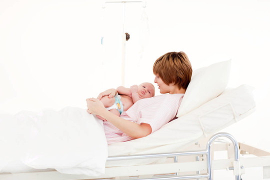 母親與她的新生嬰兒