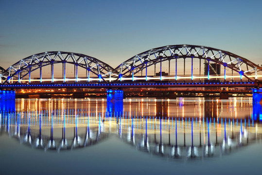 橋。