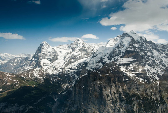 Eiger Monch和少女峰