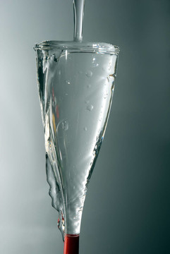 水