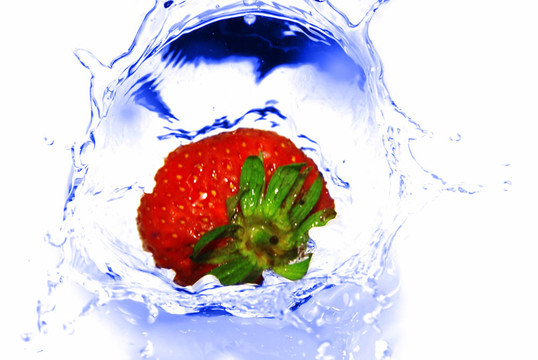 Strawberry在水