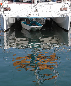 雙體船和Dinghy
