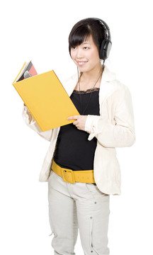 亞洲婦女與黃書和耳機(jī)