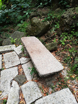 深圳塘朗山公園 休息石板凳