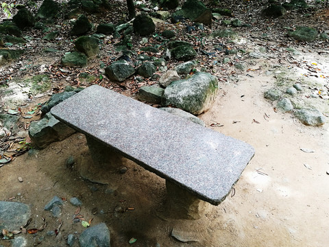 深圳塘朗山公園 休息石板凳