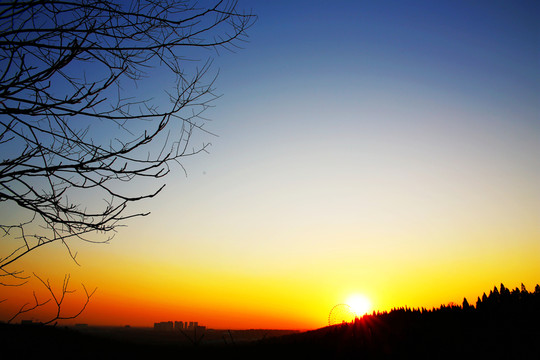 夕陽靜美天空