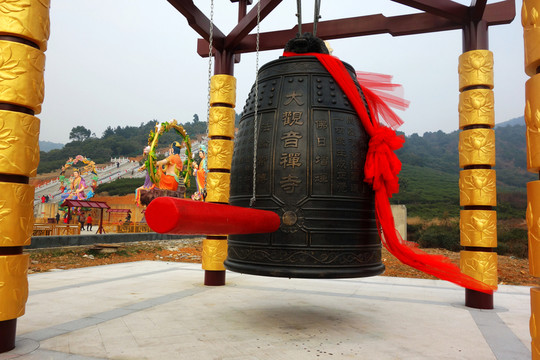敲鐘祈福