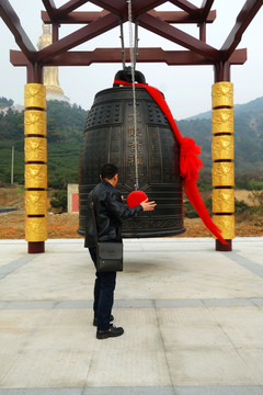 敲鐘 祈福