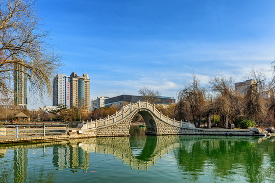 公園拱橋