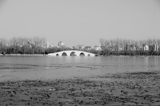 五孔拱橋   黑白