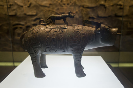 陜西西安文物青銅器牛尊