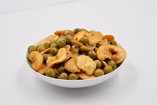 高清蠶豆片和青豆組合翡翠豆照片