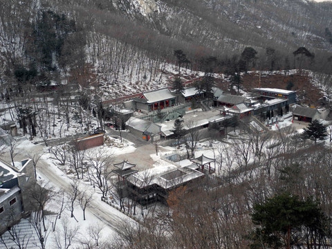 山中雪后道觀